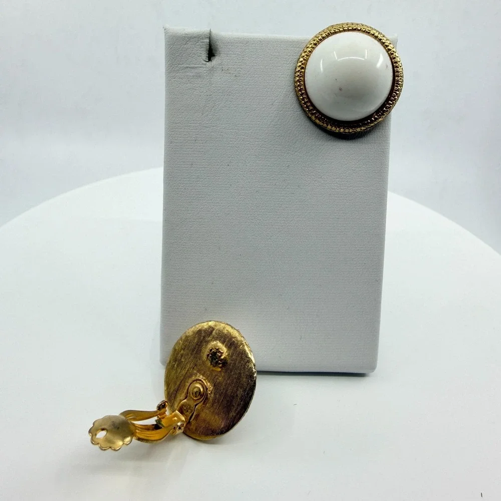 Vintage 80s Chunky White Cabochon Clip On Earrings Textured Gold Tone Round